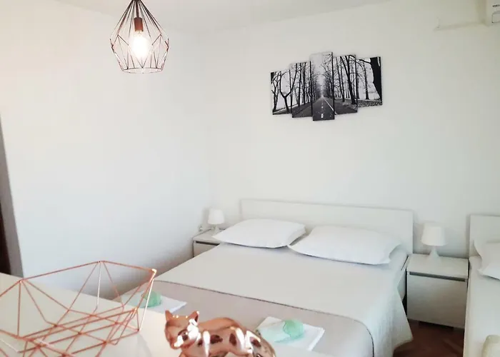 Mira ماكارسكا